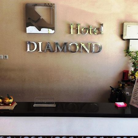 Hotel Diamond Makassar Esterno foto