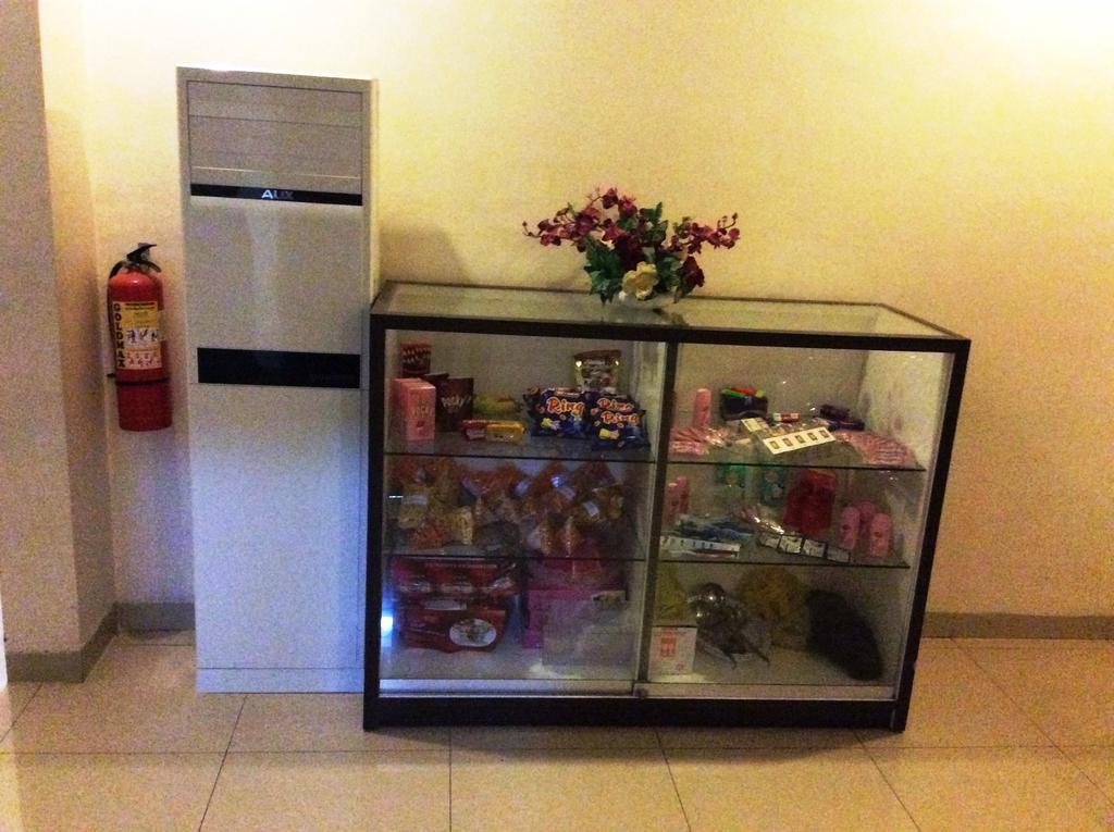 Hotel Diamond Makassar Esterno foto