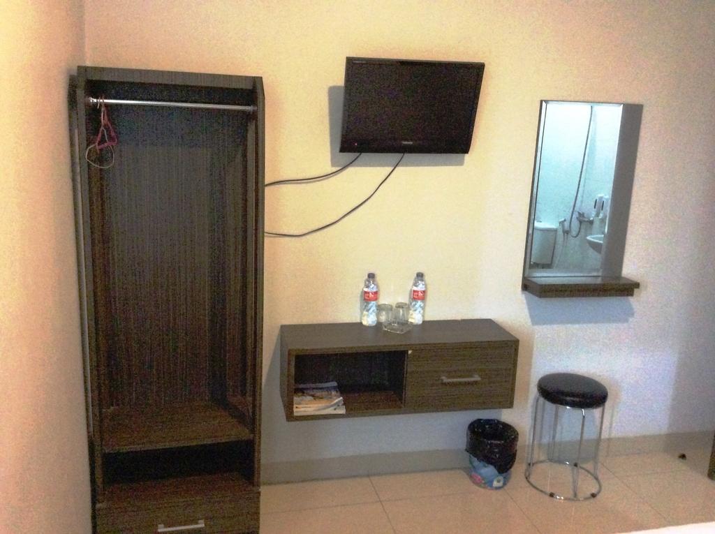 Hotel Diamond Makassar Esterno foto