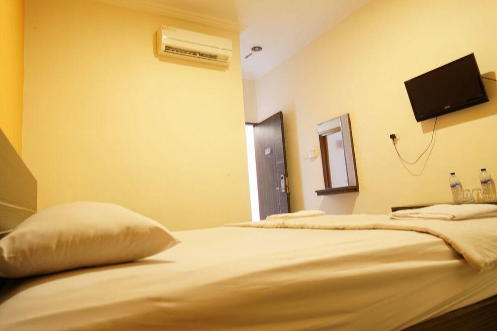 Hotel Diamond Makassar Esterno foto
