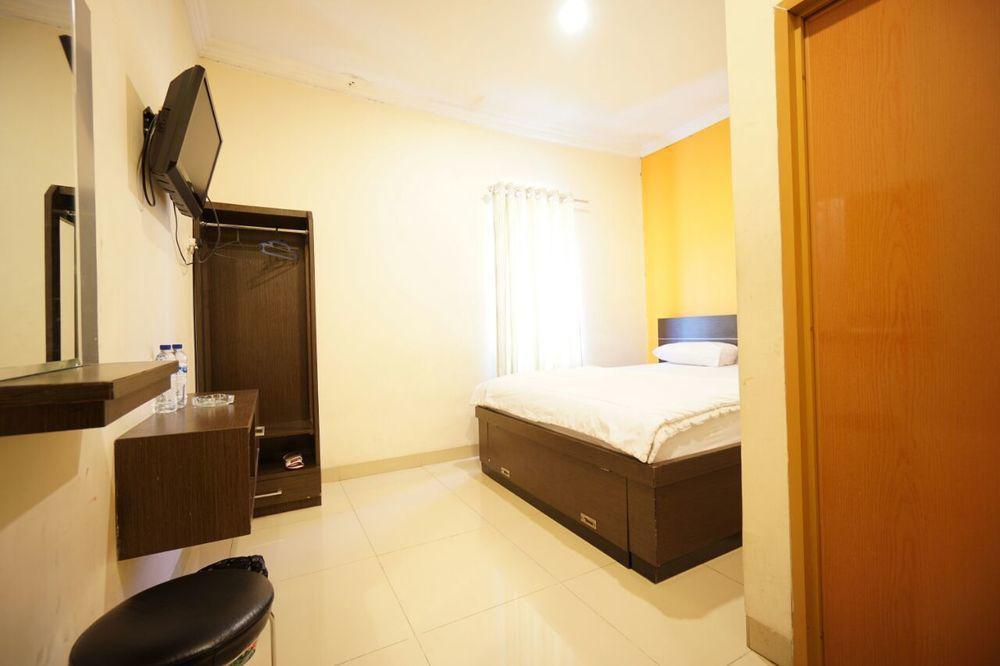 Hotel Diamond Makassar Esterno foto