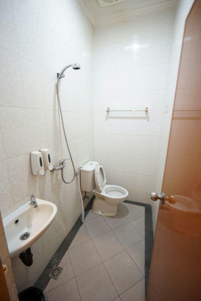 Hotel Diamond Makassar Esterno foto