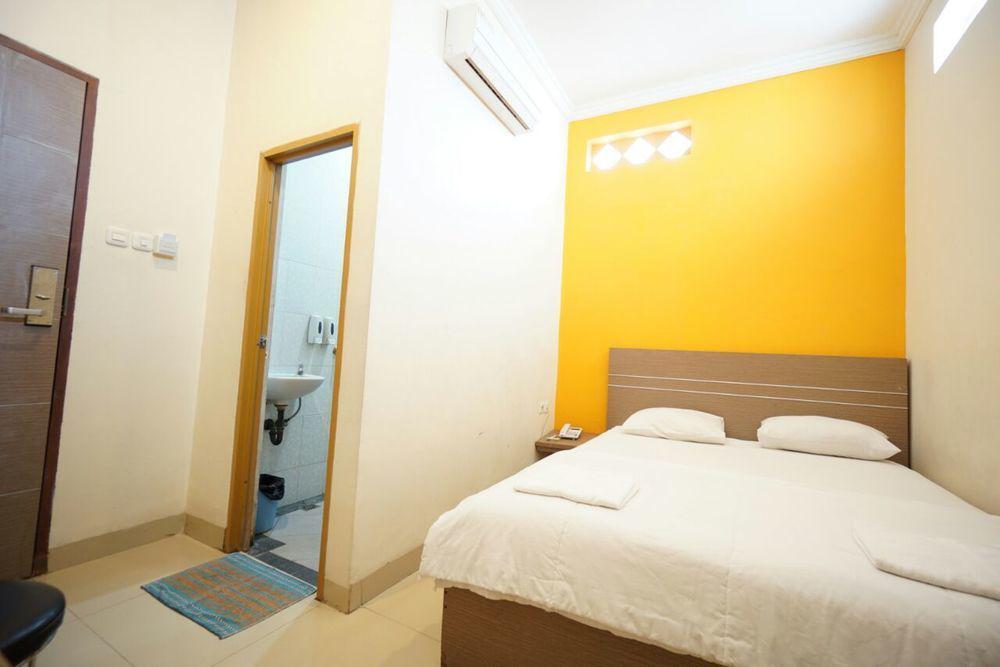 Hotel Diamond Makassar Esterno foto